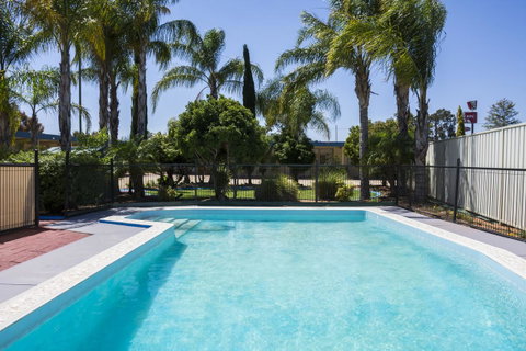 Renmark Motor Inn - QLD Tourism 1