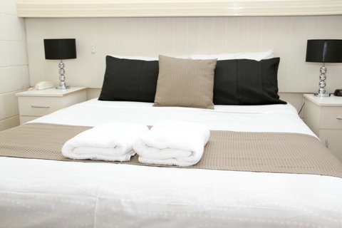 Renmark Motor Inn - QLD Tourism 0