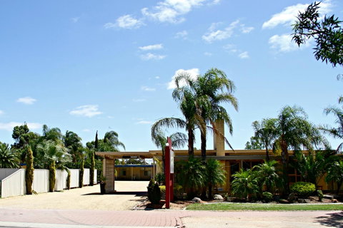Renmark Motor Inn - QLD Tourism 12
