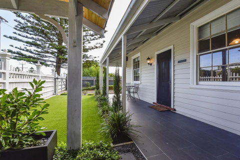 Railway Cottage In Beachport - QLD Tourism 11