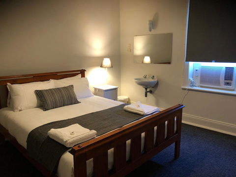 Cornwall Hotel - QLD Tourism 17
