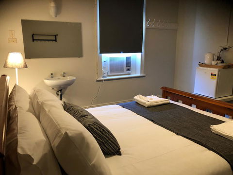 Cornwall Hotel - QLD Tourism 16