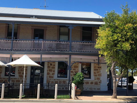 Cornwall Hotel - QLD Tourism 1