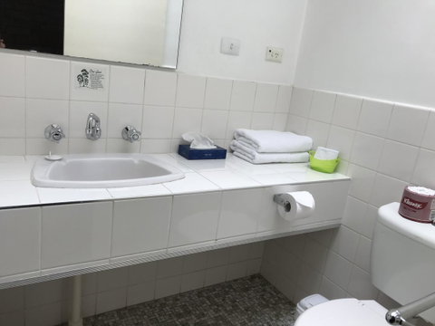 Frewville Motor Inn - QLD Tourism 8