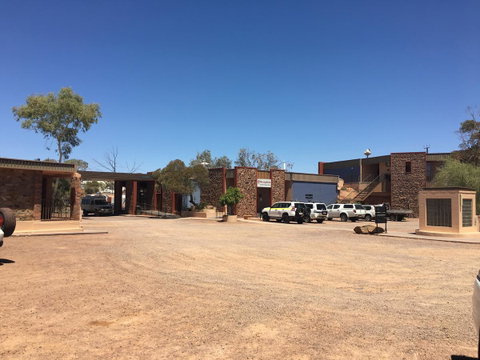 Desert Cave Hotel - QLD Tourism 36