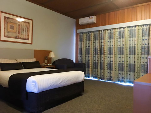 Desert Cave Hotel - QLD Tourism 43