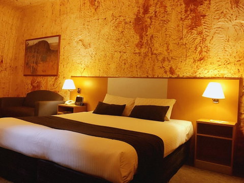 Desert Cave Hotel - QLD Tourism 37