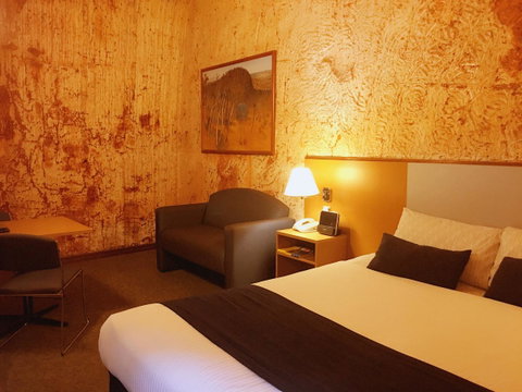 Desert Cave Hotel - QLD Tourism 41