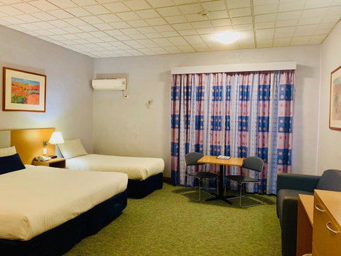 Desert Cave Hotel - QLD Tourism 26