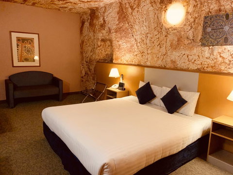 Desert Cave Hotel - QLD Tourism 3