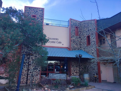 Desert Cave Hotel - QLD Tourism 34