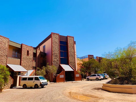 Desert Cave Hotel - QLD Tourism 28