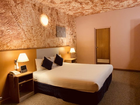 Desert Cave Hotel - QLD Tourism 4