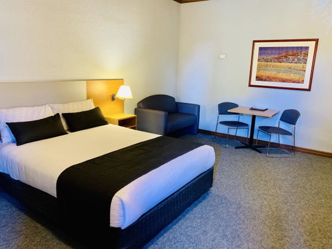 Desert Cave Hotel - QLD Tourism 19