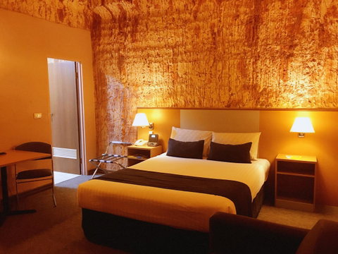 Desert Cave Hotel - QLD Tourism 40