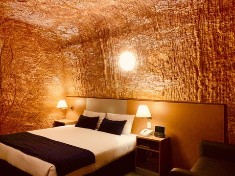 Desert Cave Hotel - QLD Tourism 13