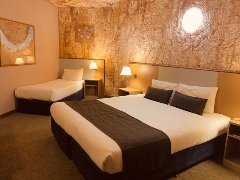 Desert Cave Hotel - QLD Tourism 24