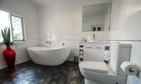 Pirathon Country Estate - Queensland Tourism 12