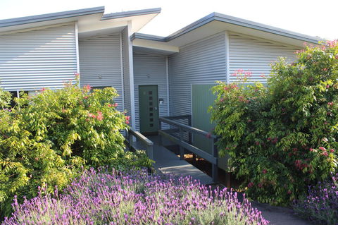 Beltana Villas - Queensland Tourism 13
