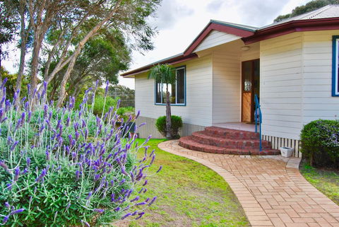 Annie\'s Balquhidder Cottage - QLD Tourism 0