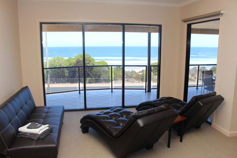 The Lighthouse - Beachfront Accommodation - QLD Tourism 5