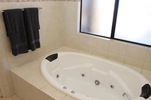 The Lighthouse - Beachfront Accommodation - QLD Tourism 4