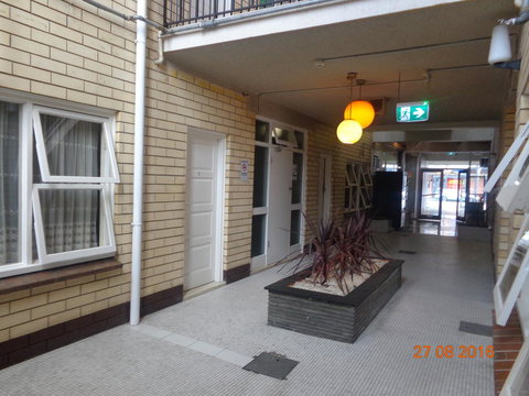 Adelaide Backpackers And Travellers Inn - Queensland Tourism 17