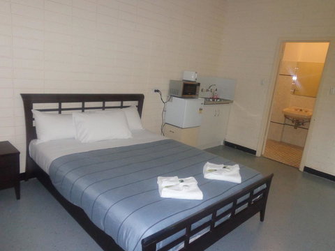 Adelaide Backpackers And Travellers Inn - Queensland Tourism 23