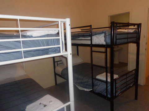 Adelaide Backpackers And Travellers Inn - Queensland Tourism 8