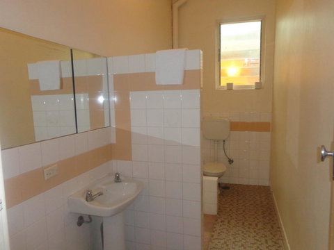 Adelaide Backpackers And Travellers Inn - Queensland Tourism 44