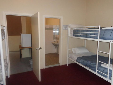 Adelaide Backpackers And Travellers Inn - Queensland Tourism 4