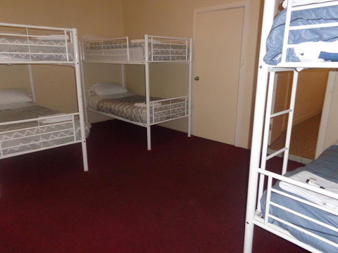 Adelaide Backpackers And Travellers Inn - Queensland Tourism 2