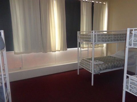 Adelaide Backpackers And Travellers Inn - Queensland Tourism 3