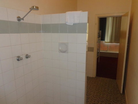 Adelaide Backpackers And Travellers Inn - Queensland Tourism 5