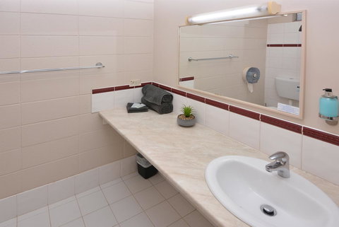 Motel Poinsettia - QLD Tourism 11