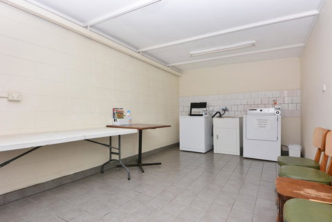 Motel Poinsettia - QLD Tourism 8