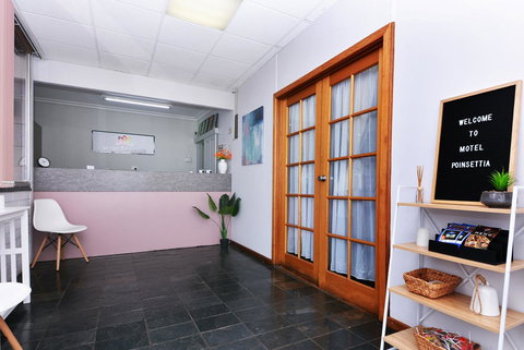 Motel Poinsettia - QLD Tourism 1