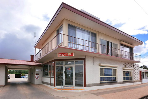 Motel Poinsettia - QLD Tourism 13