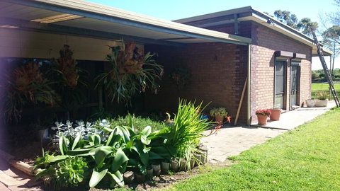 Hilltop Escape - QLD Tourism 10