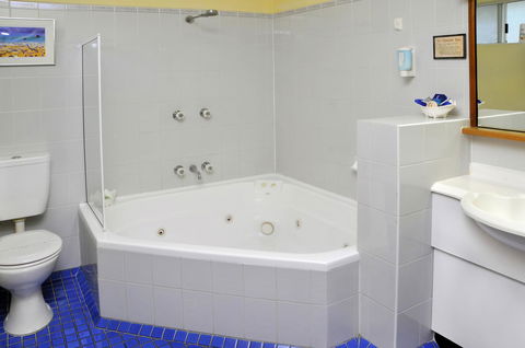 Aston Motel Yamba - QLD Tourism 8
