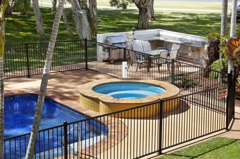 Aston Motel Yamba - QLD Tourism 14