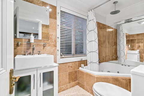 Aldgate Creek Cottage Bed And Breakfast - QLD Tourism 12