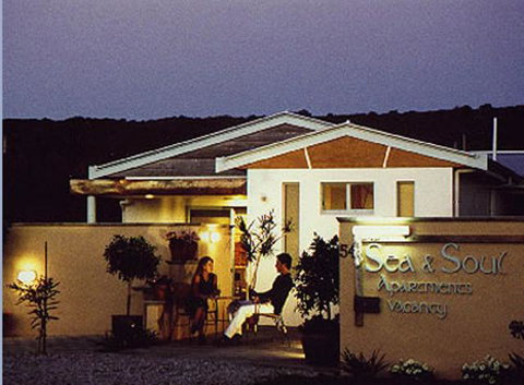 Sea & Soul Beachside Apartments - QLD Tourism 6