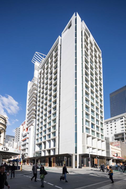QT Perth - QLD Tourism 7