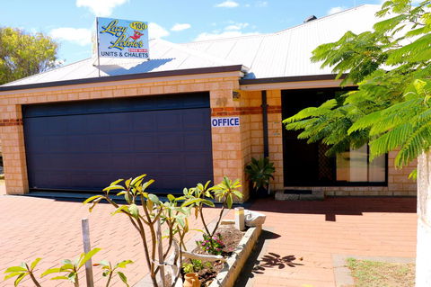 Lazy Lobster Holiday Units & Chalets - Queensland Tourism 17