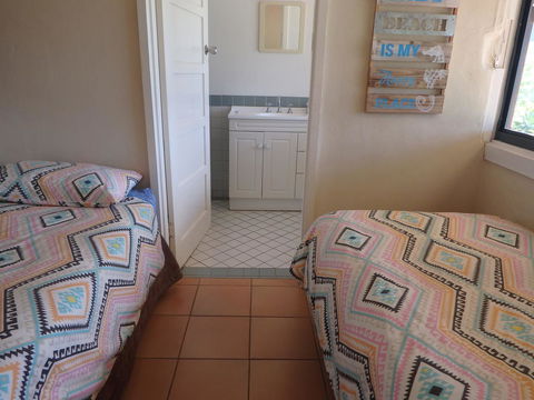 Lazy Lobster Holiday Units & Chalets - Queensland Tourism 2