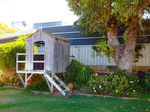 Lazy Lobster Holiday Units & Chalets - Queensland Tourism 21
