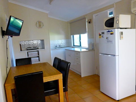 Lazy Lobster Holiday Units & Chalets - Queensland Tourism 24