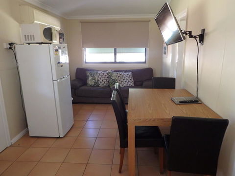 Lazy Lobster Holiday Units & Chalets - Queensland Tourism 5