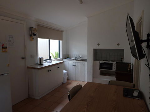 Lazy Lobster Holiday Units & Chalets - Queensland Tourism 16